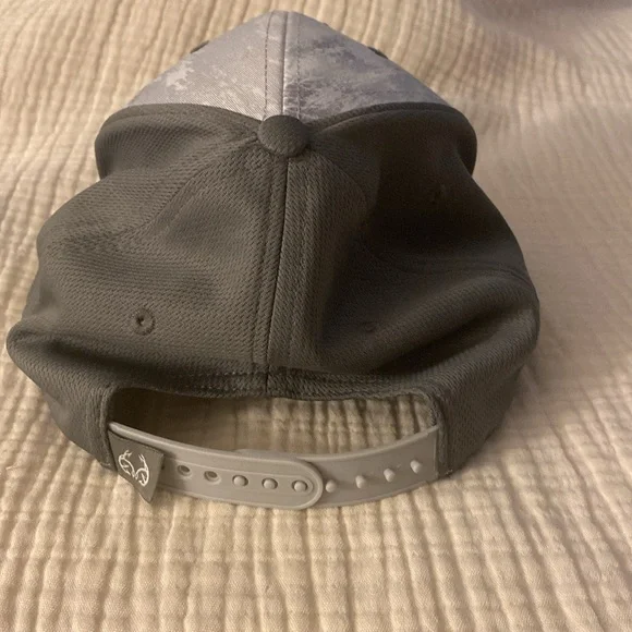 Realtree SnapBack Hat - Picture 4 of 6